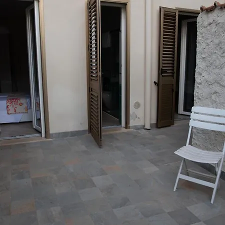 Ariel House Apartment *